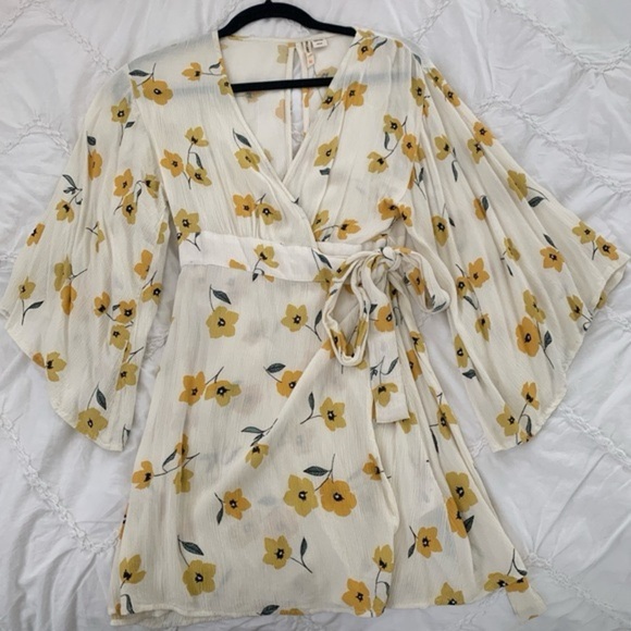 Billabong| Floral Wrap Mini Dress (1) - Picture 7 of 9